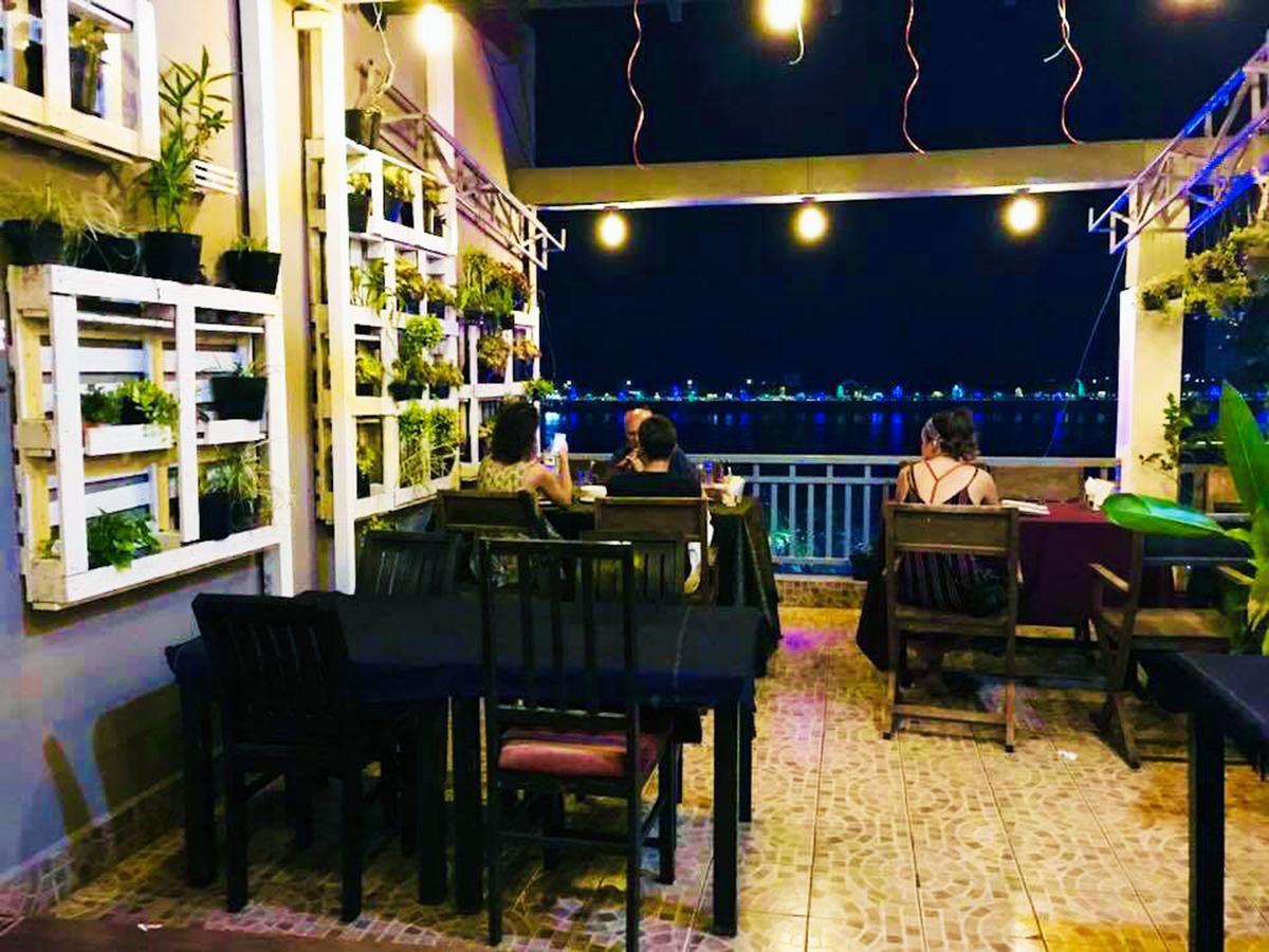 Tonle Khmer Guesthouse And Sky Bar Phnom Penh Exterior foto